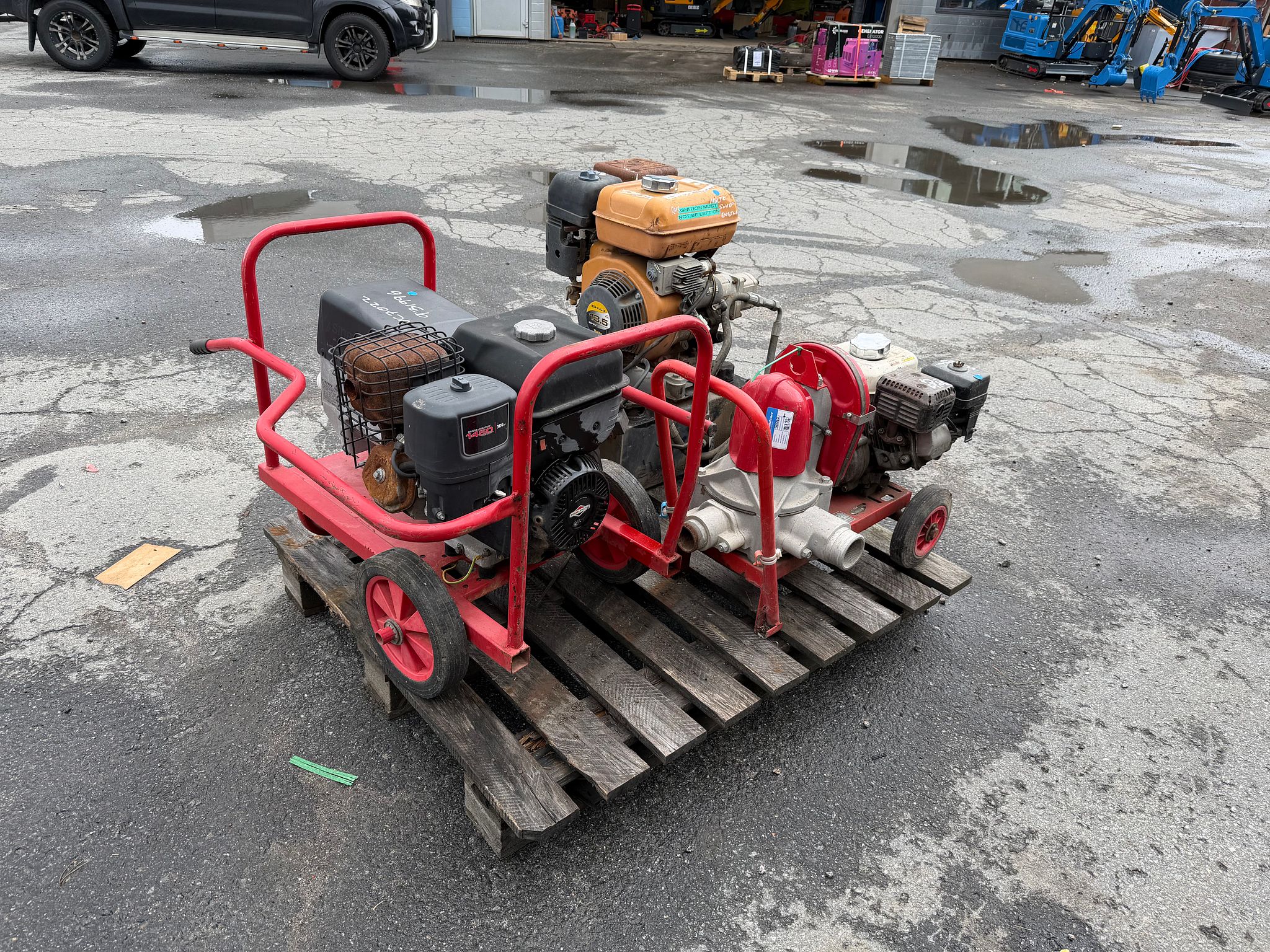 Image 4/8
