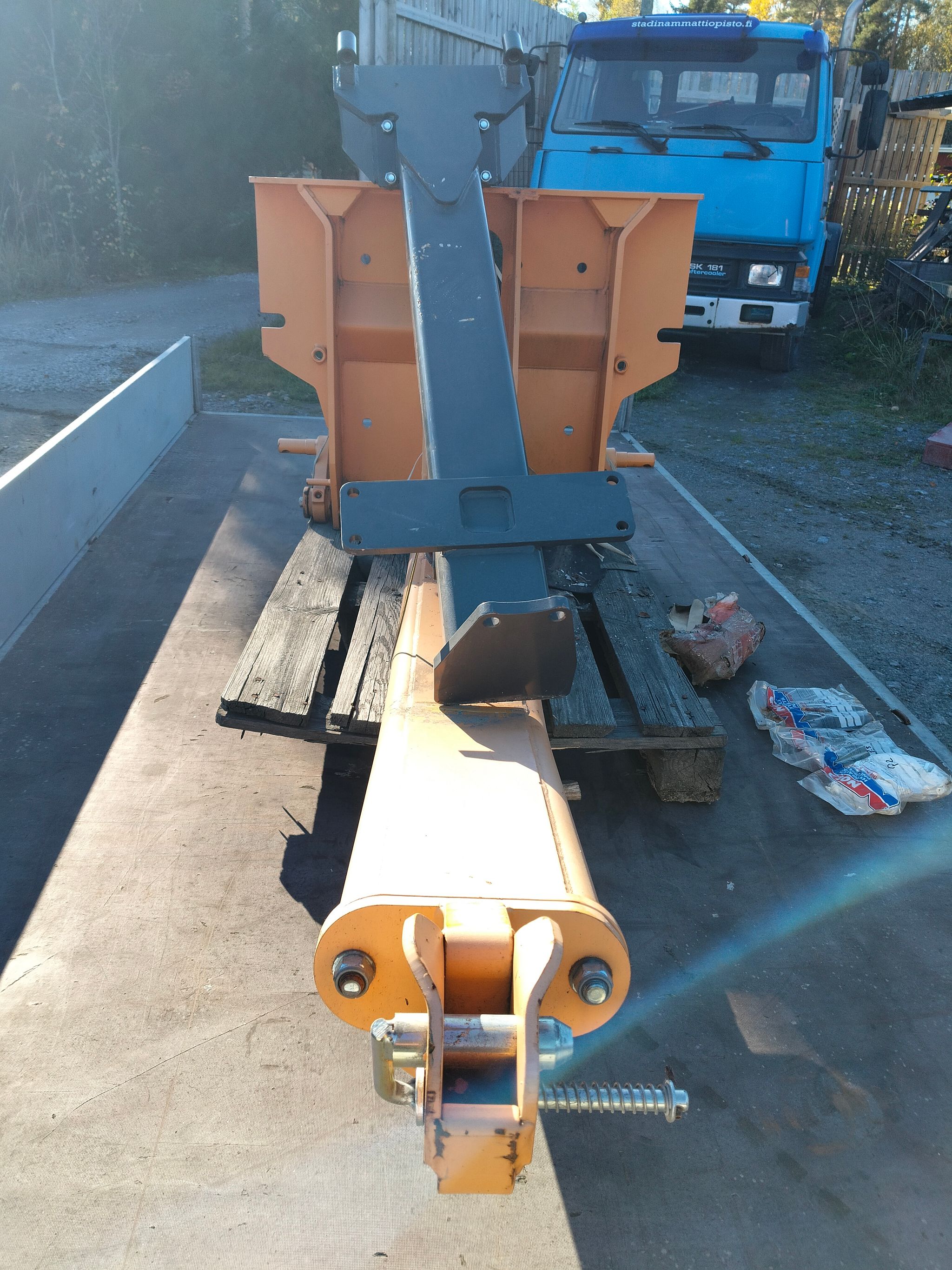 Image 4/6