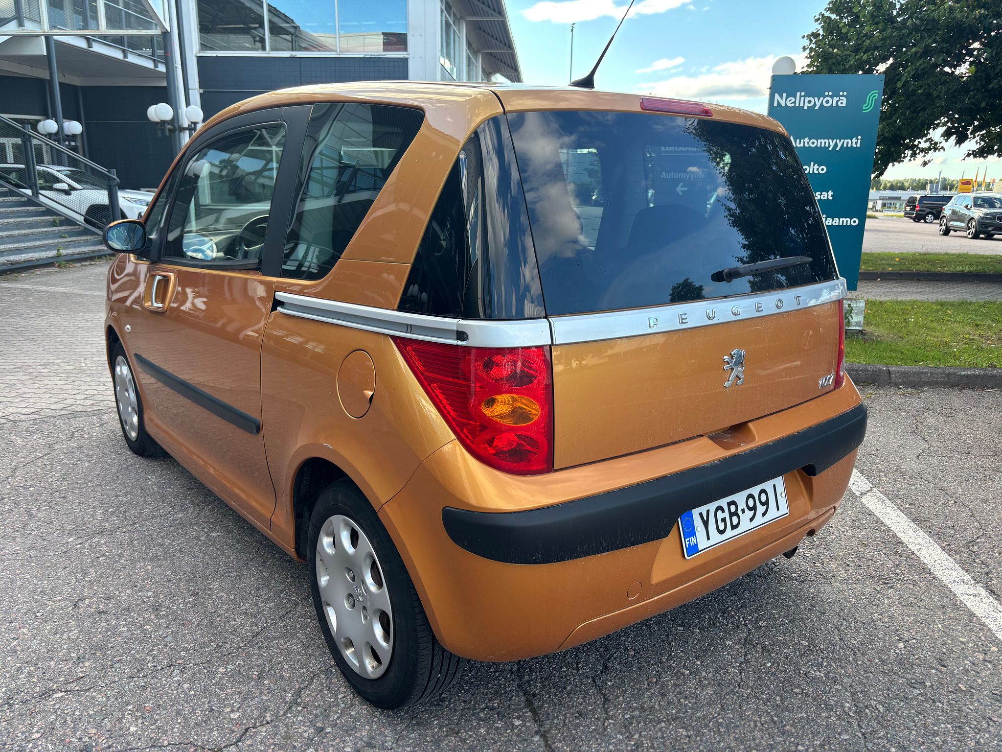 Image 3/15