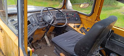 Image 8/12