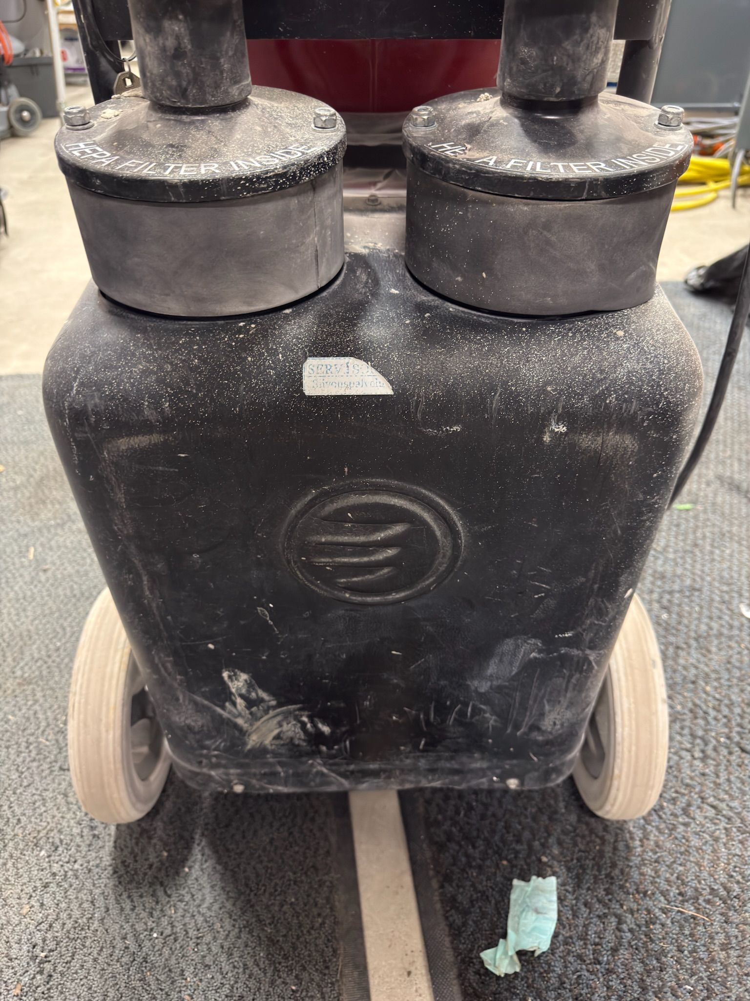 Image 8/12