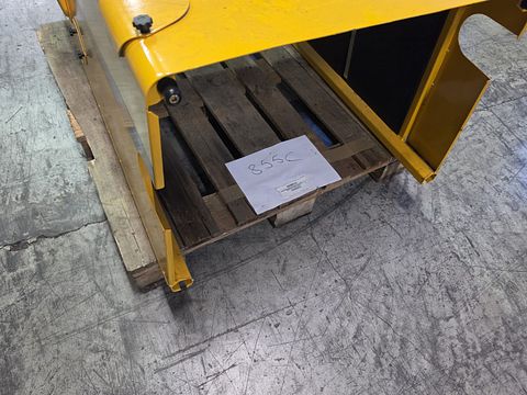 Image 5/8