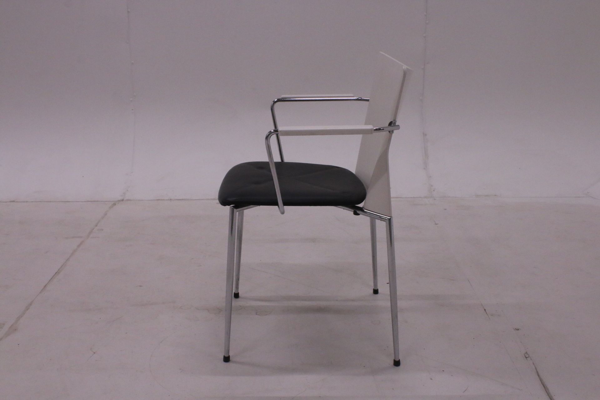 Image 8/10