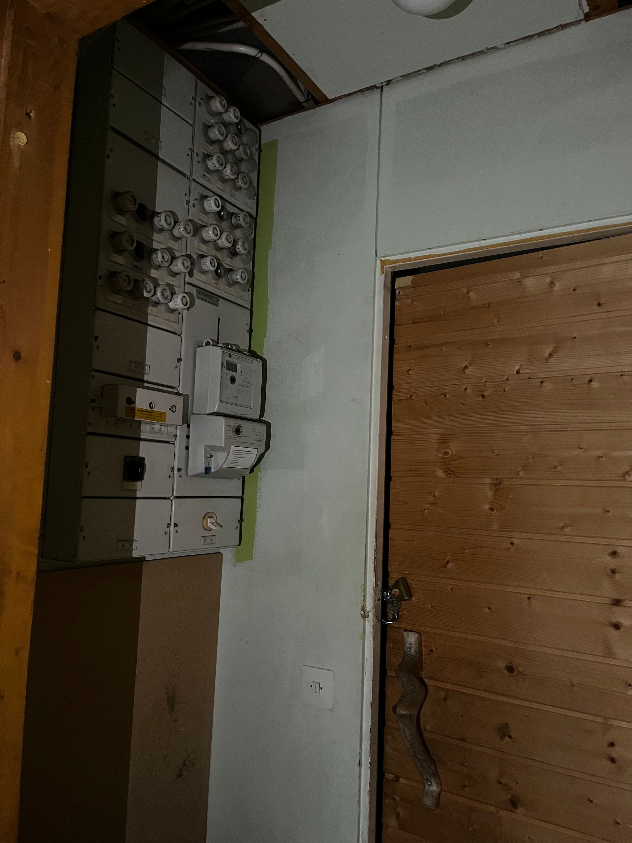 Image 4/19