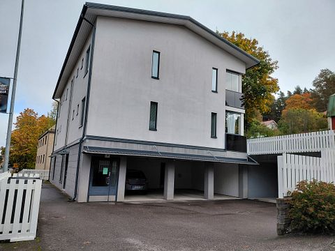 Image 2/18