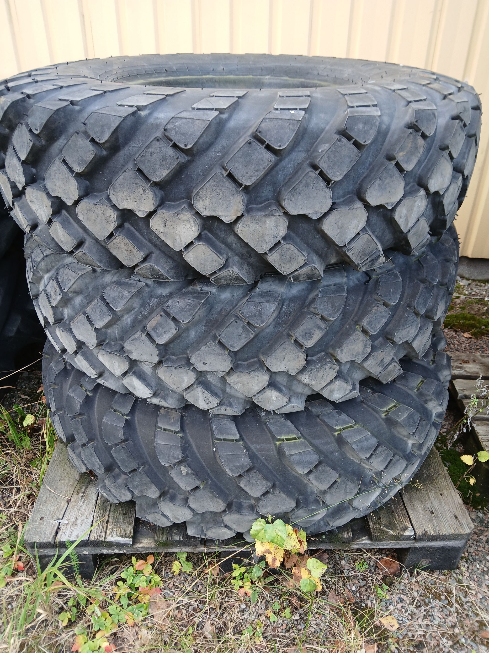 Image 1/2