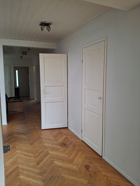 Image 9/30