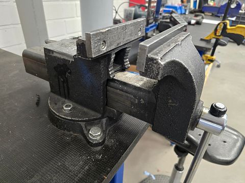 Image 6/11
