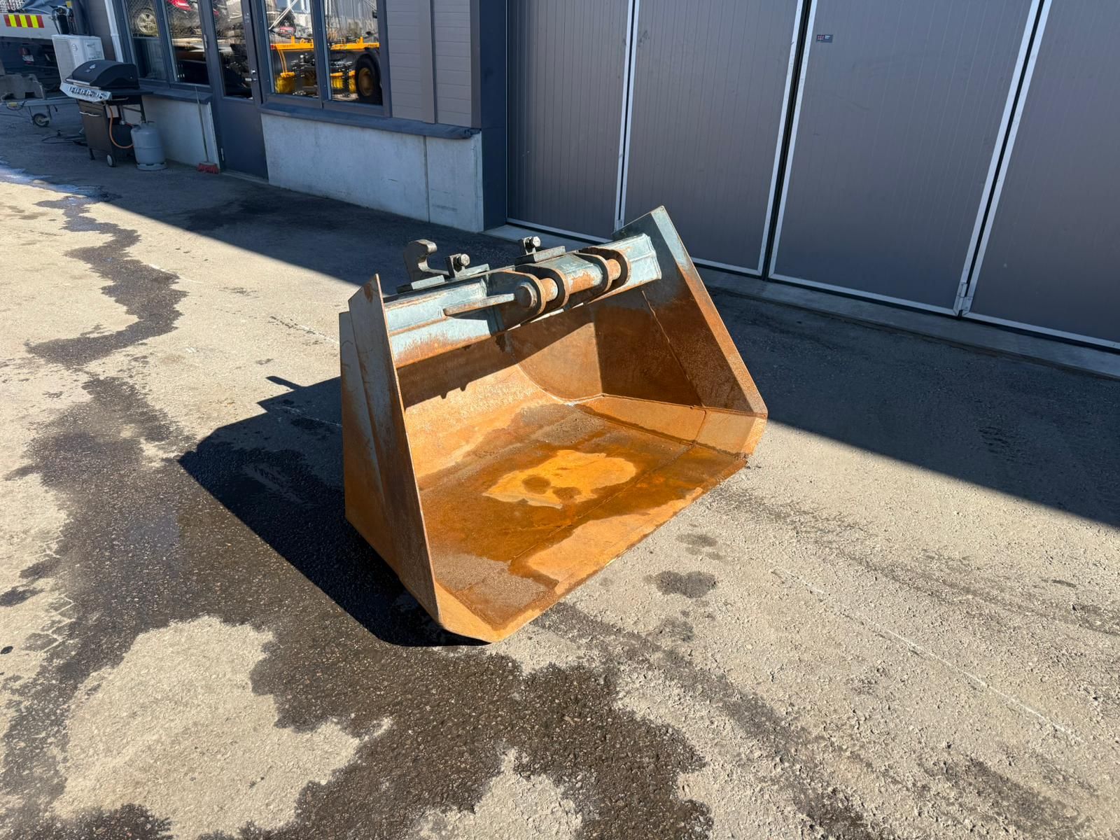 Image 1/2