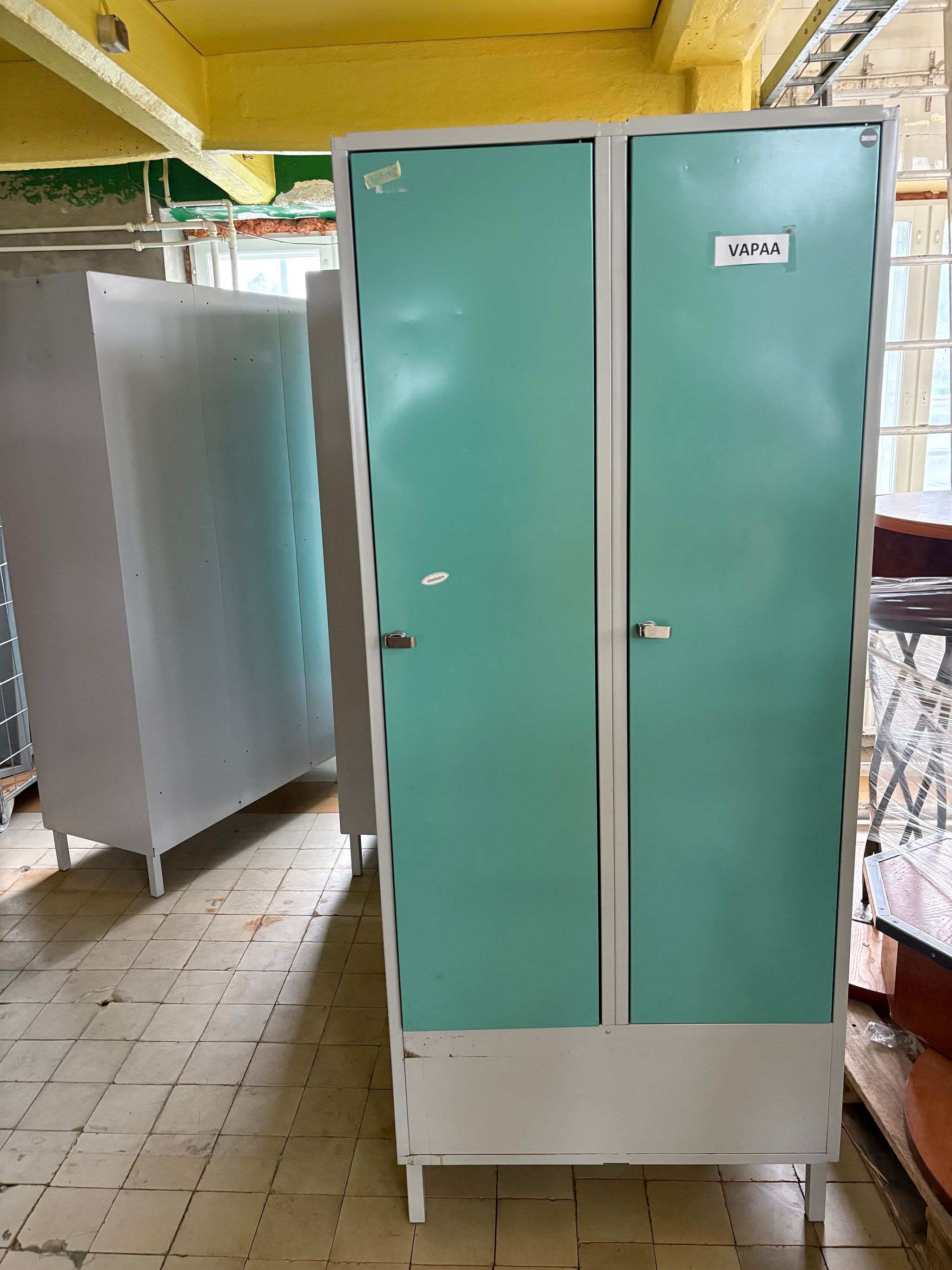 Image 2/6