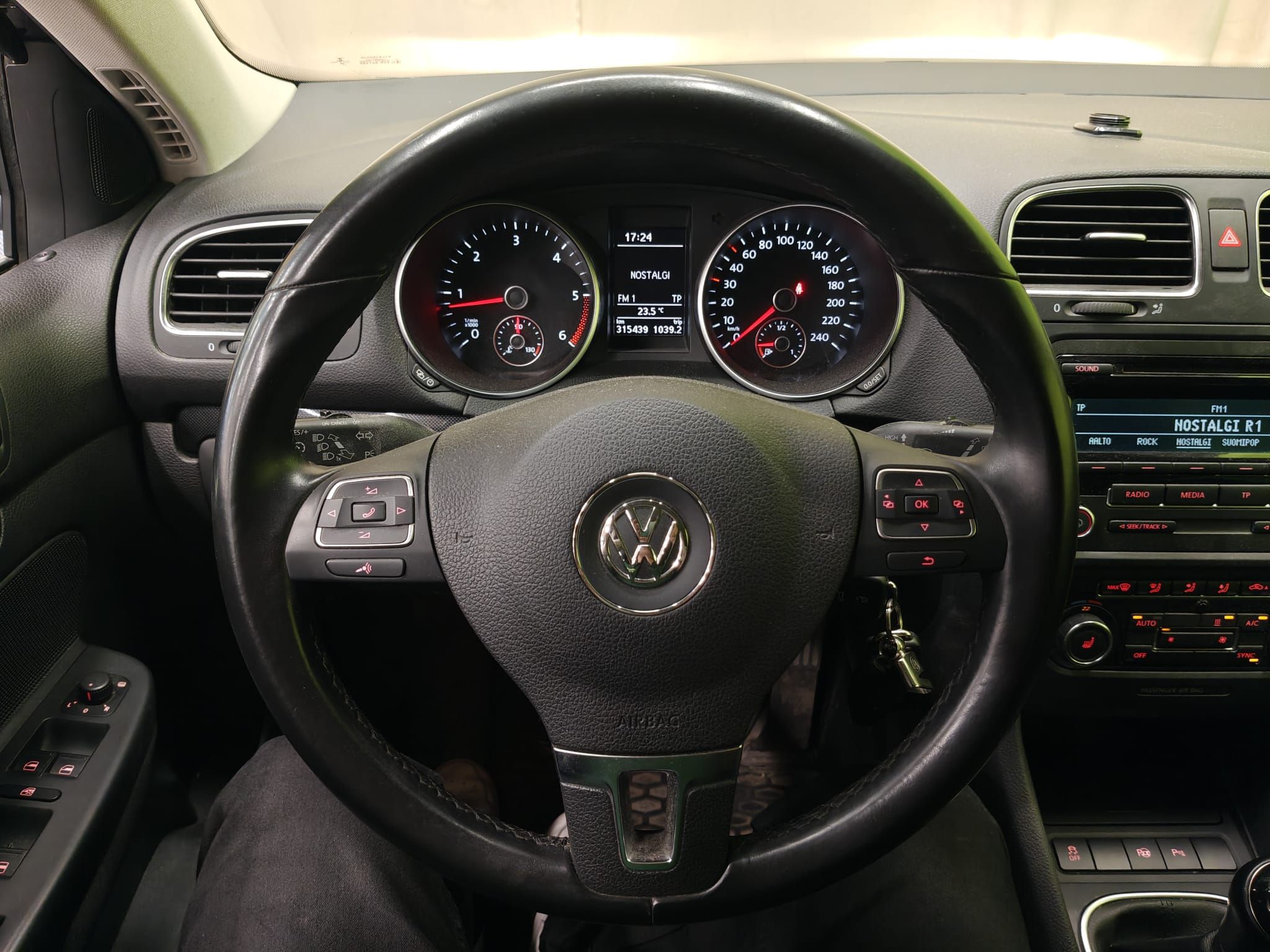 Image 14/50