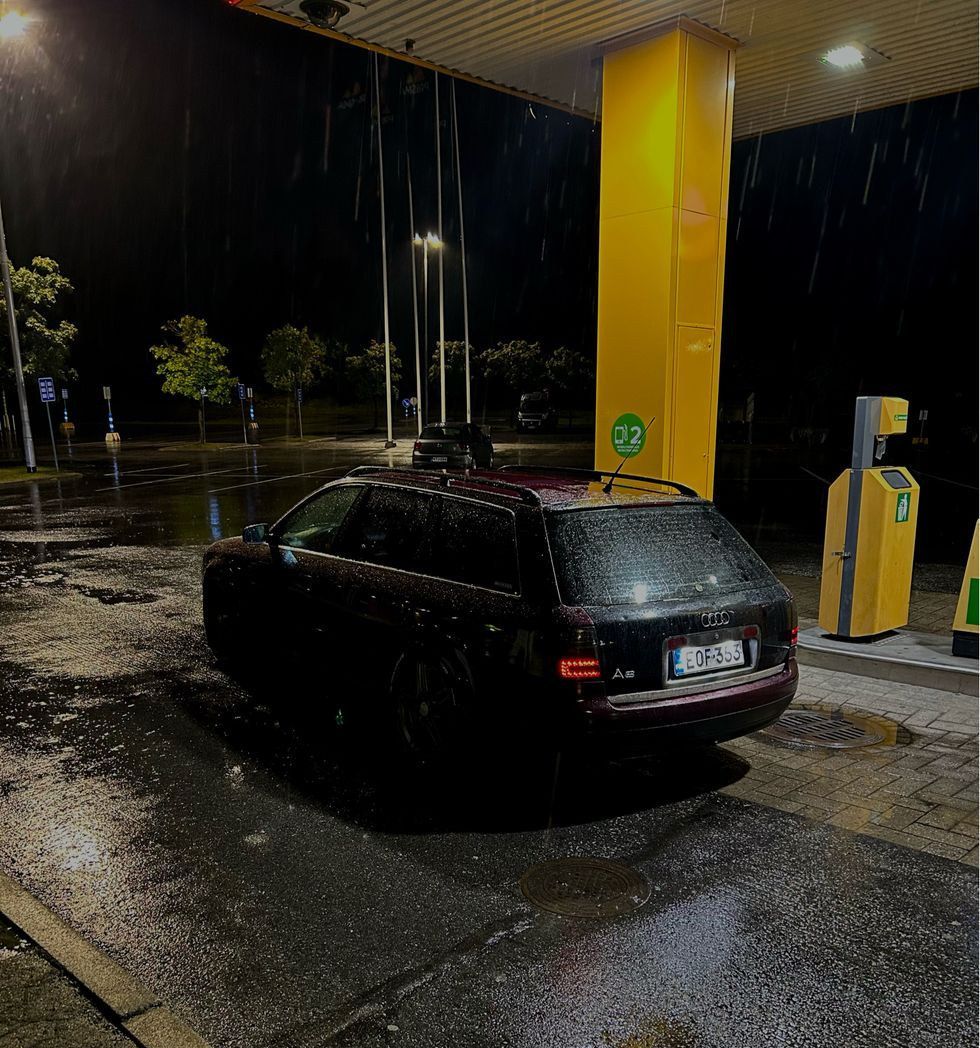 Image 3/12