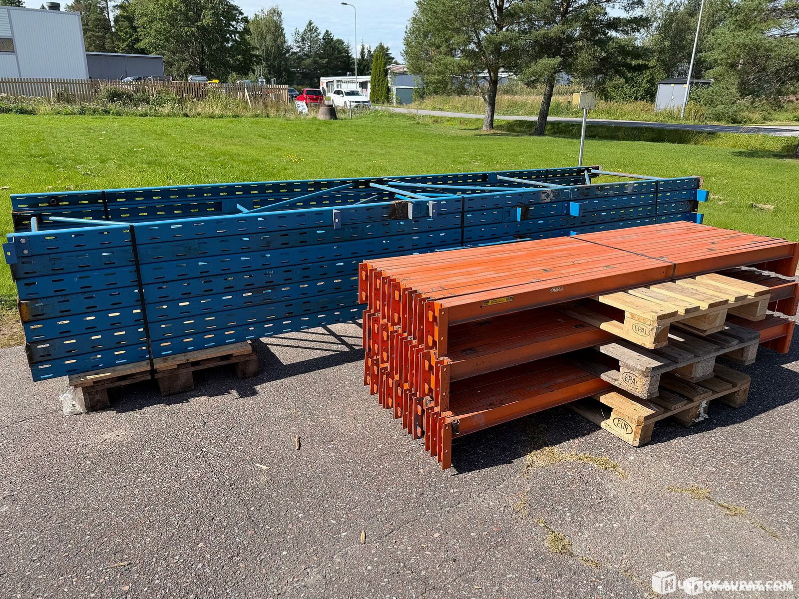 Kuormalavahylly - Trukkihylly Kasten K100 - Kork. n.4.5m - (7 kpl Pääty+48 kpl Vaakaorsi+Törmäyssuojat) TILAT Jopa 60:LLE LAVALLE. Lattiatilaa vie n. 14.5m, Lieto的来源图片