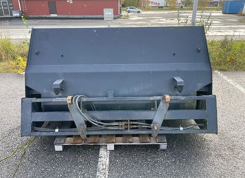 Image 3/8