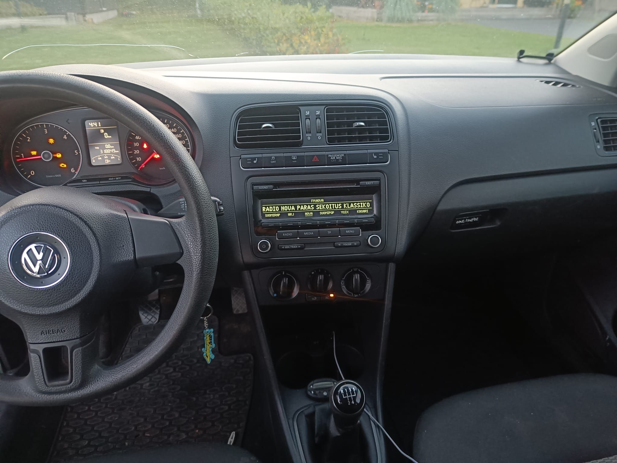Image 8/12