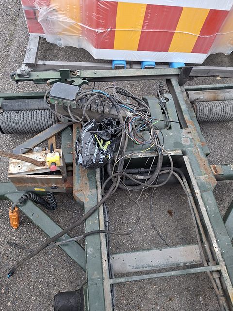 Image 8/10