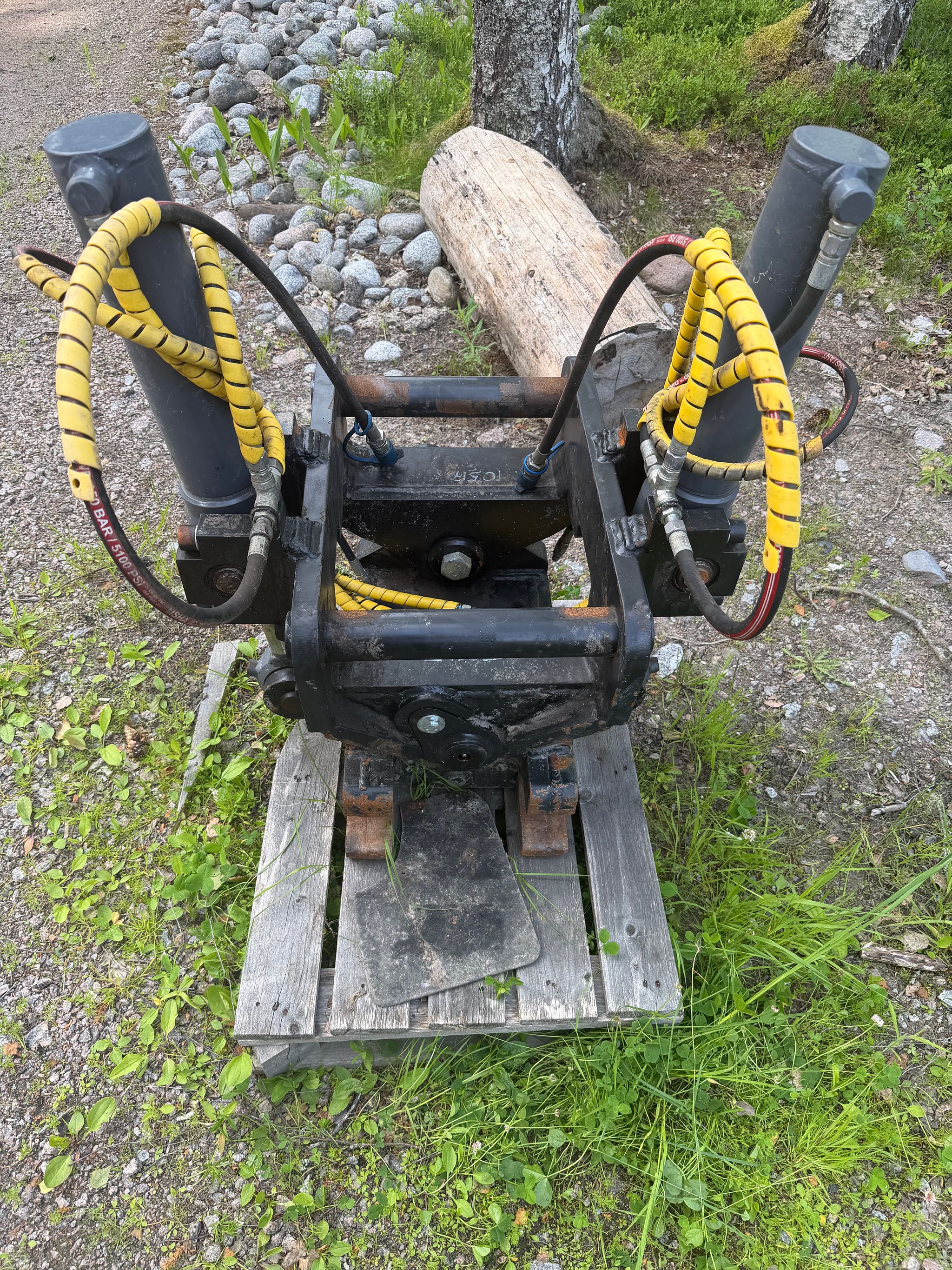 Image 1/5