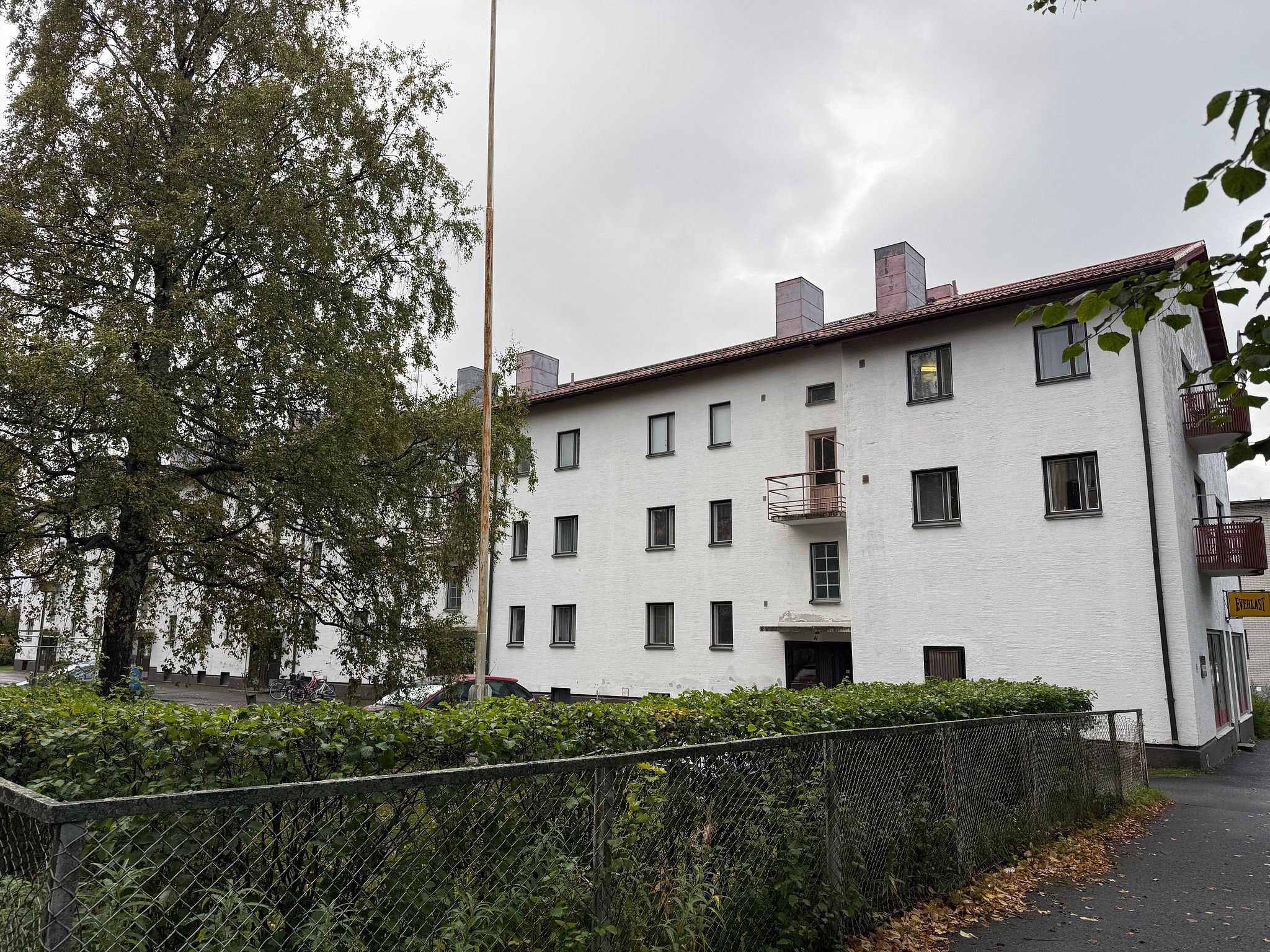 Image 1/13