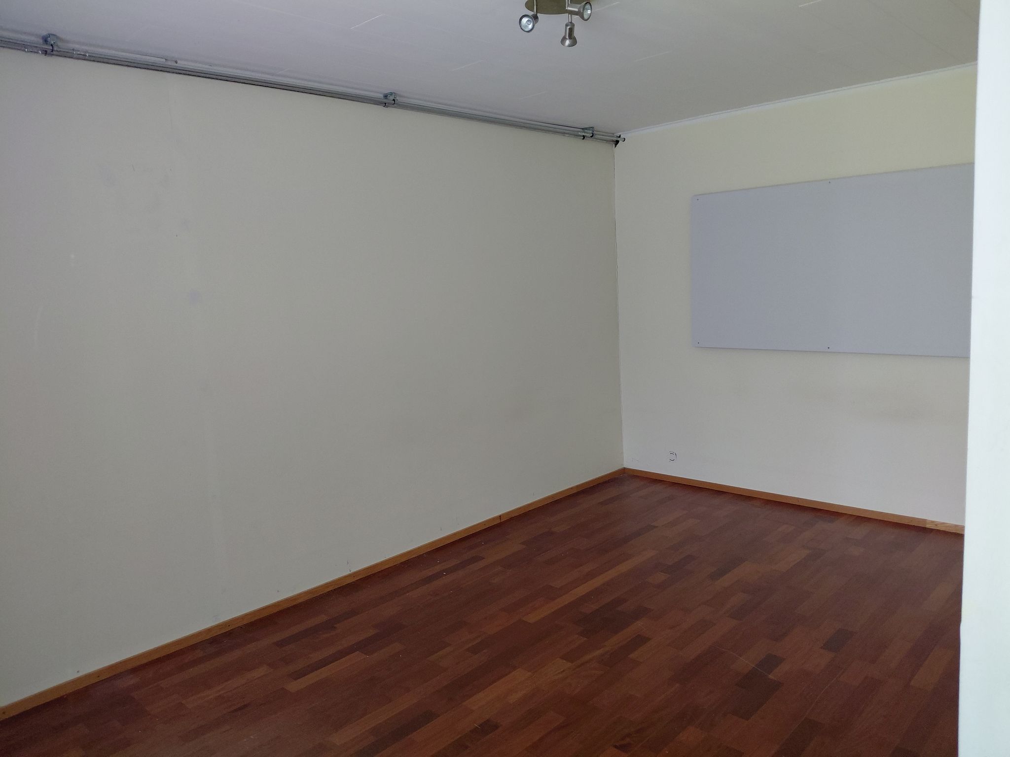Image 23/46