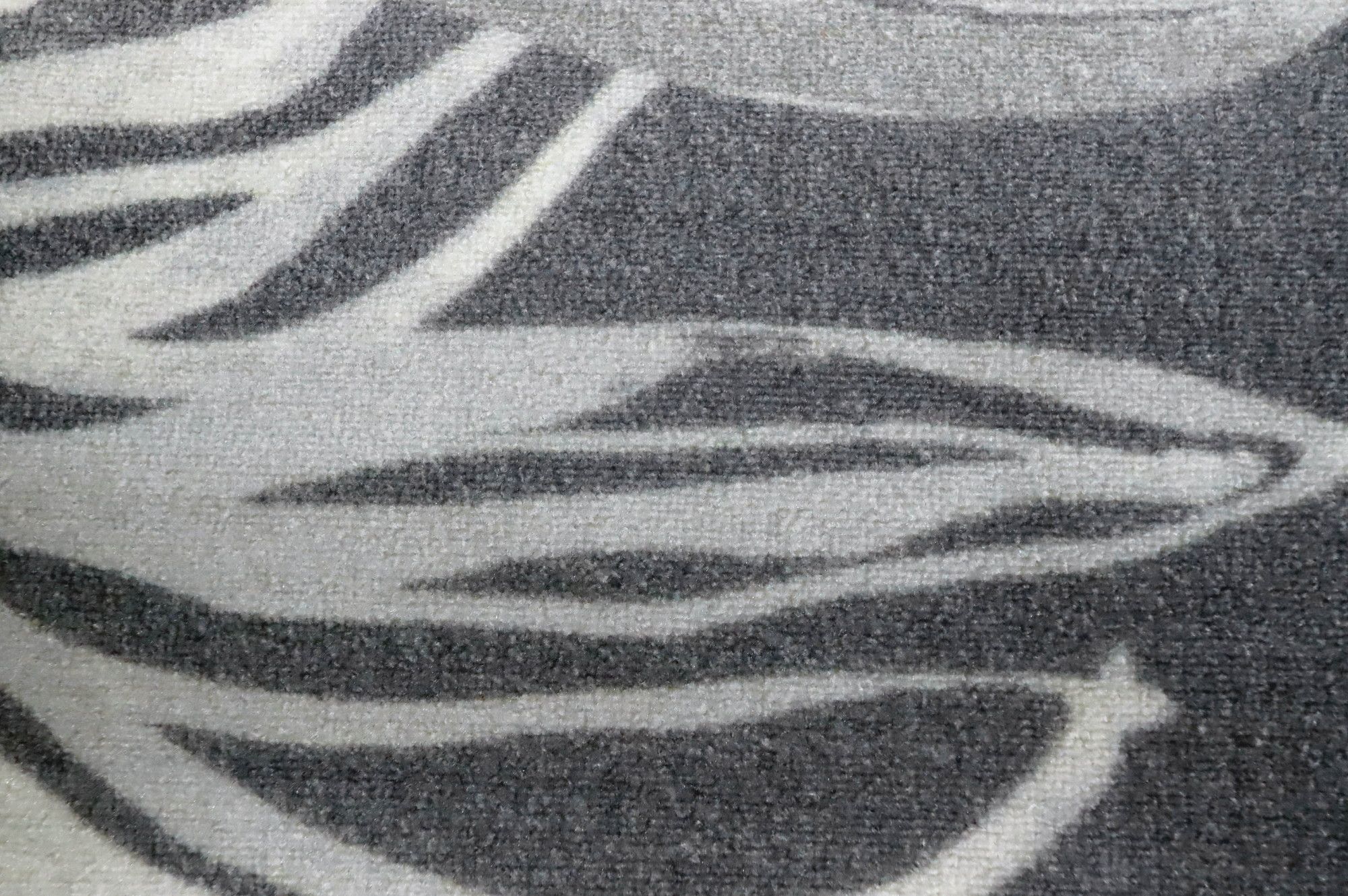 Image 3/8