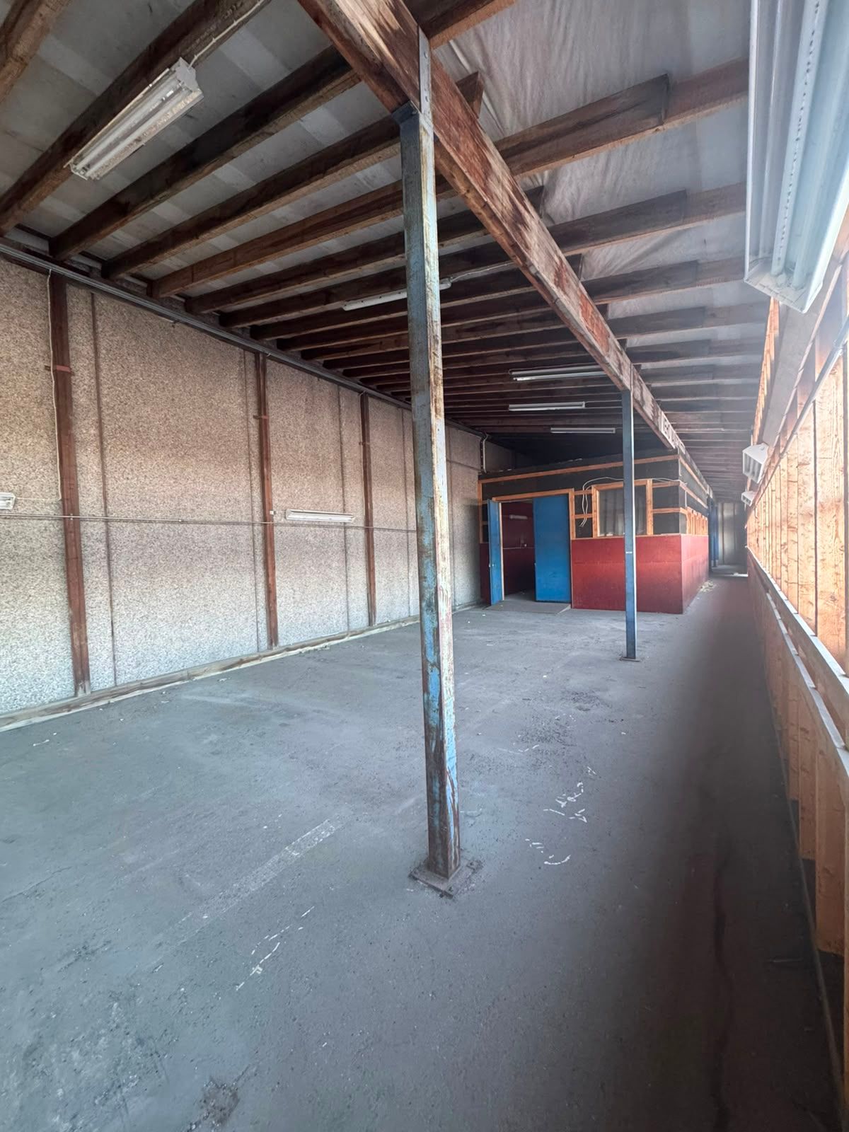 Image 3/8