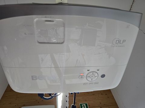 Image 3/8