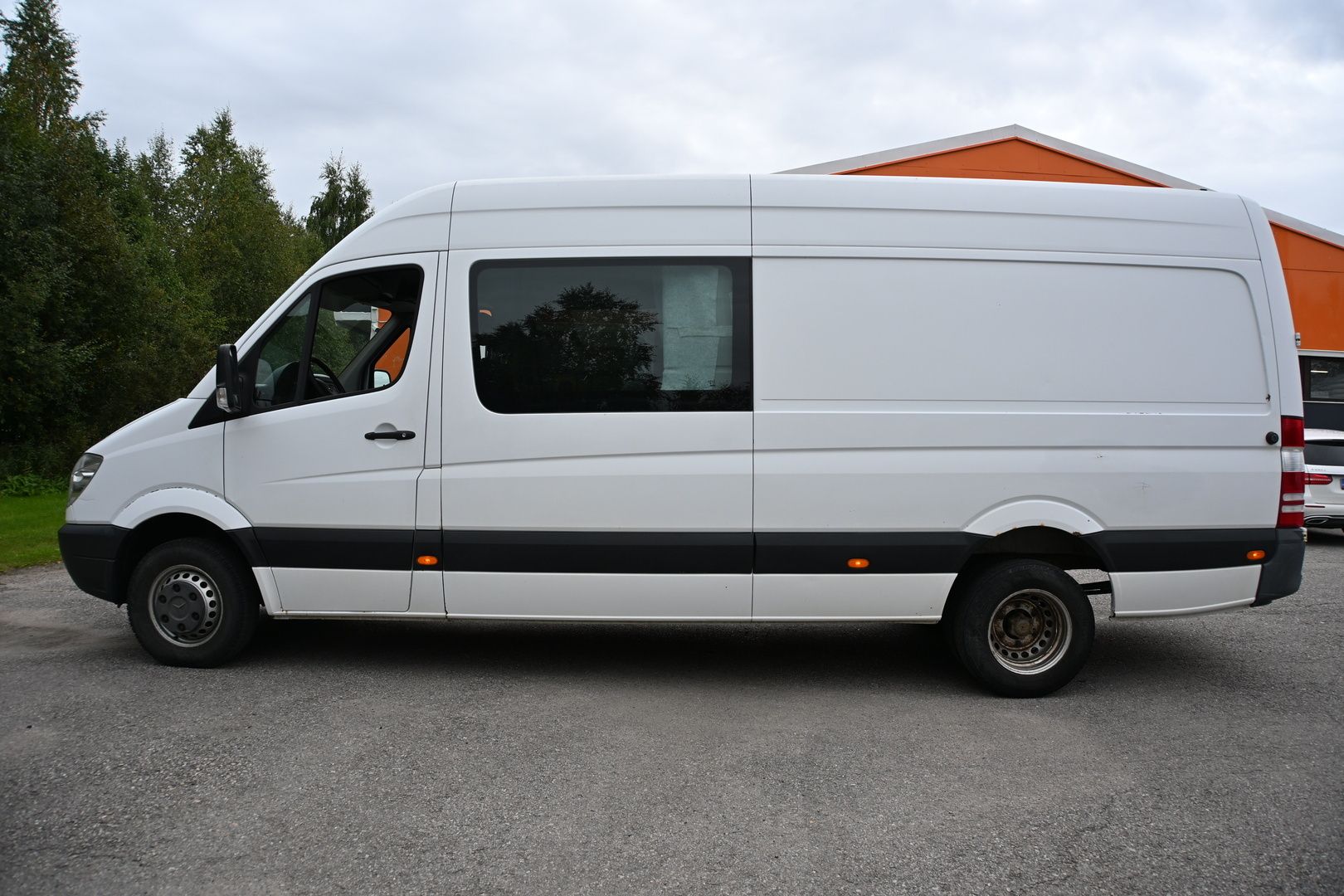 Image 8/32