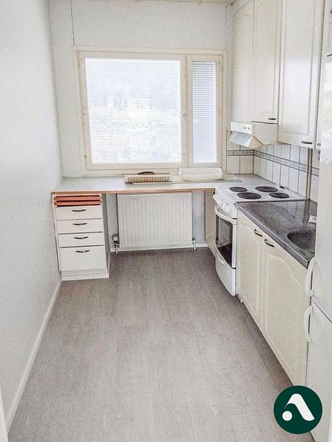 Image 4/8