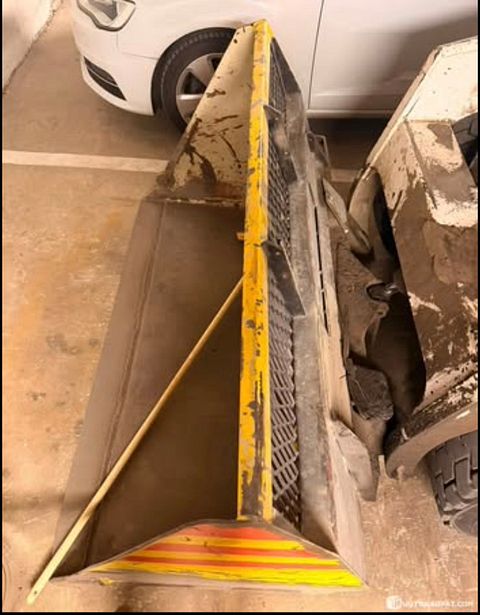 Image 6/7