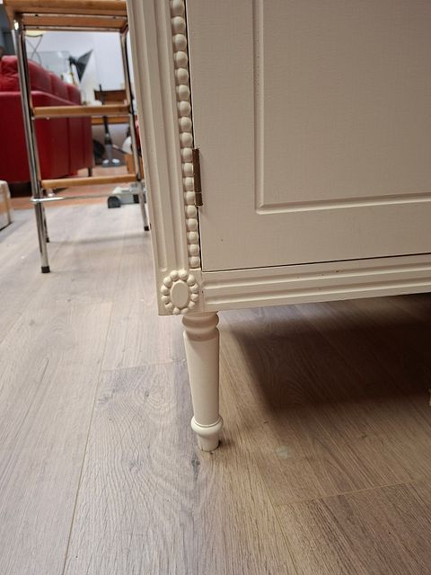 Image 3/7