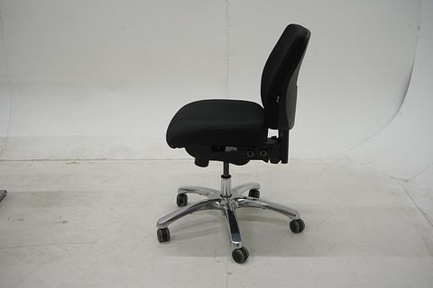Image 9/12