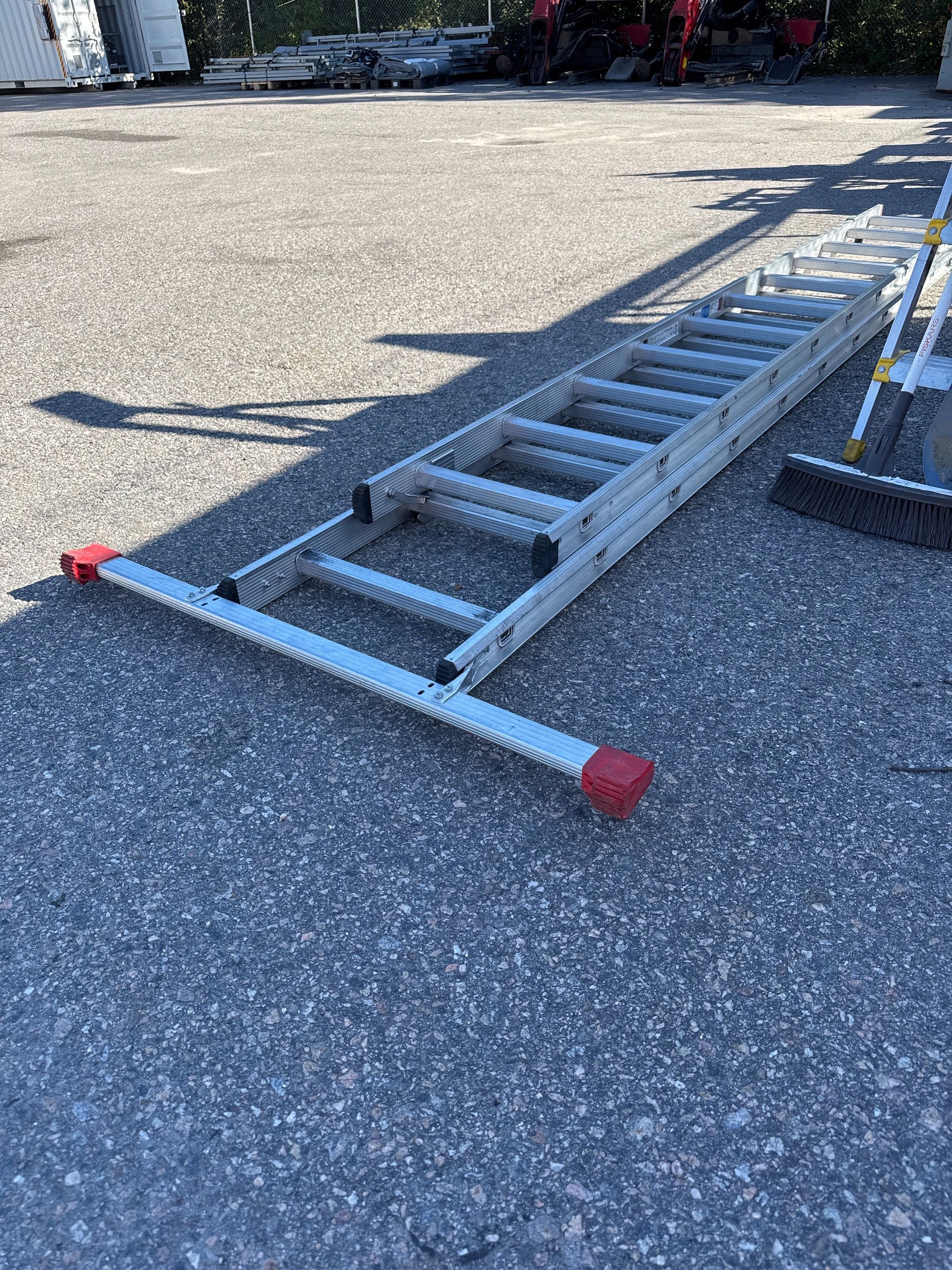 Image 3/9