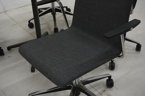 Image 6/10