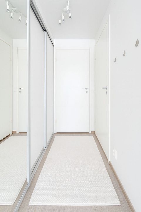 Image 10/18