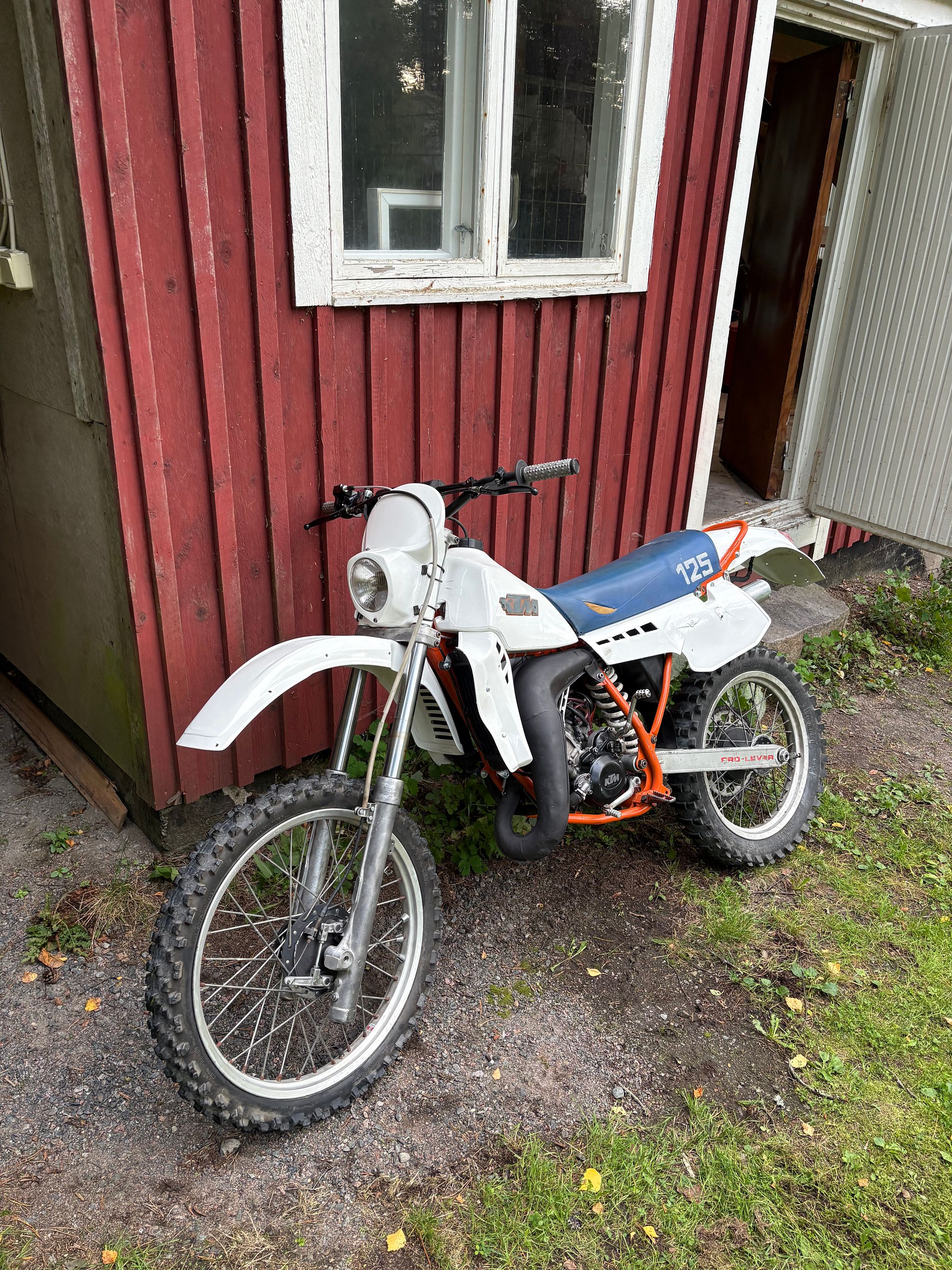 Image 1/8