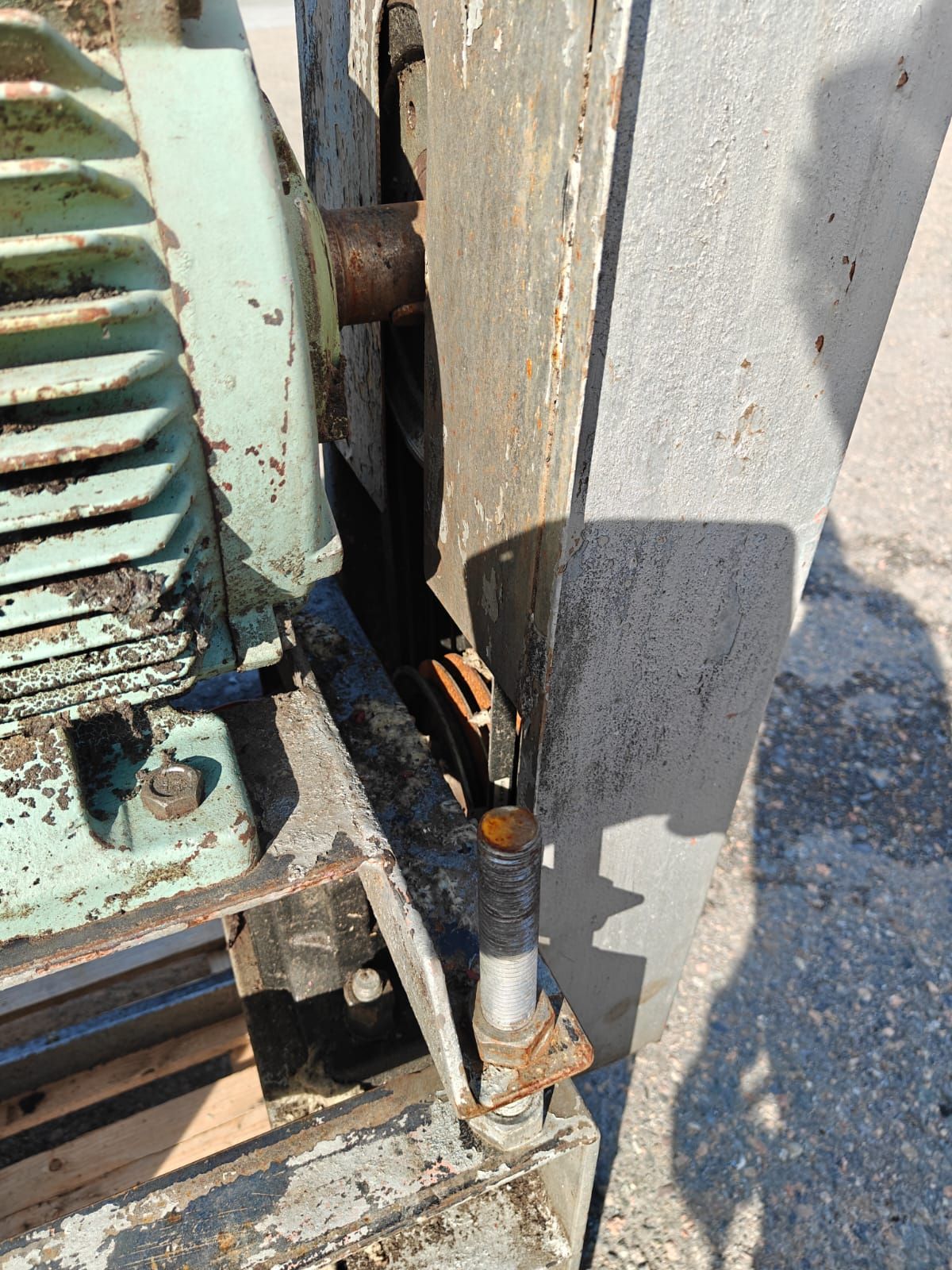 Image 4/8