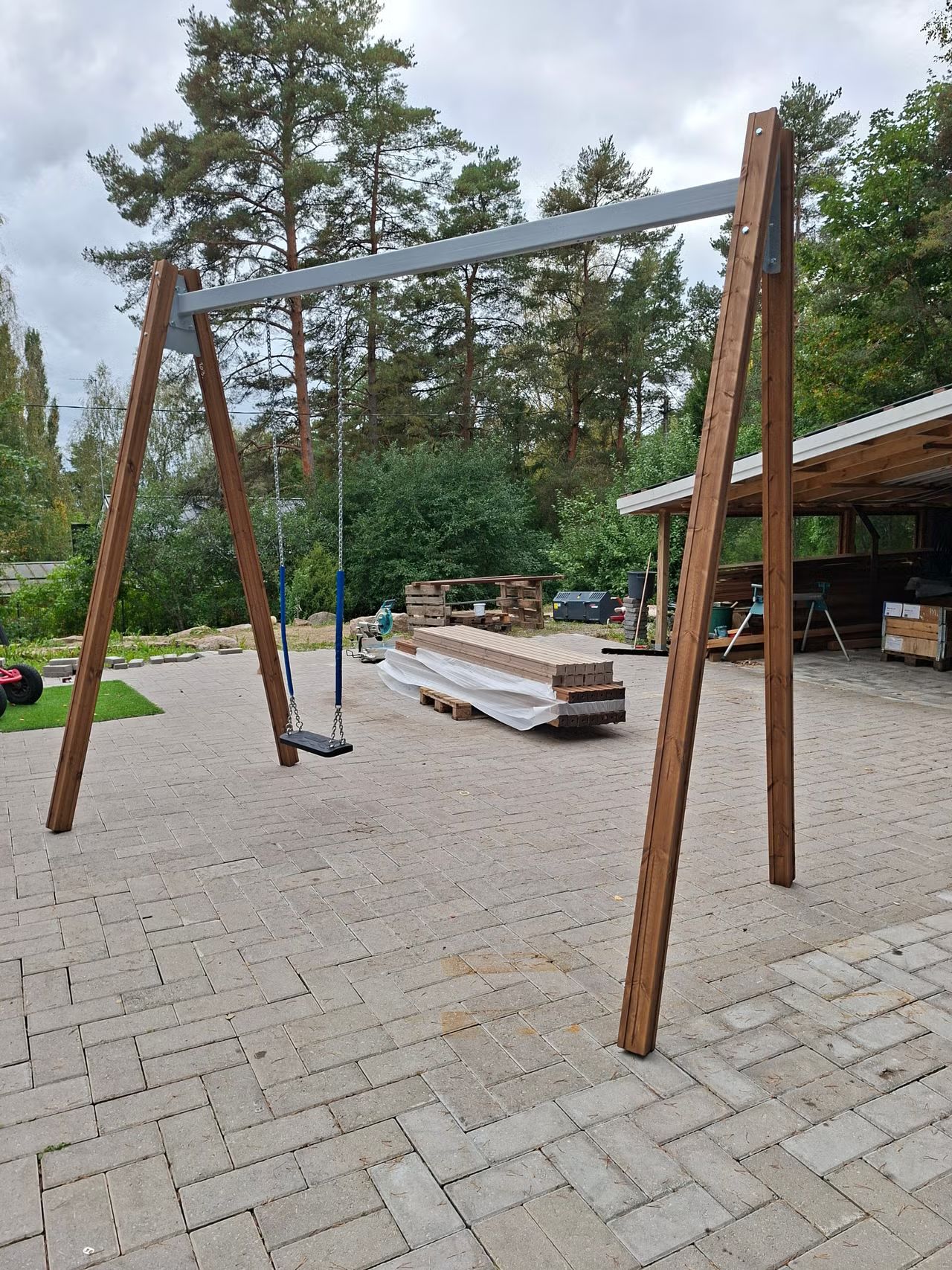 Image 2/5