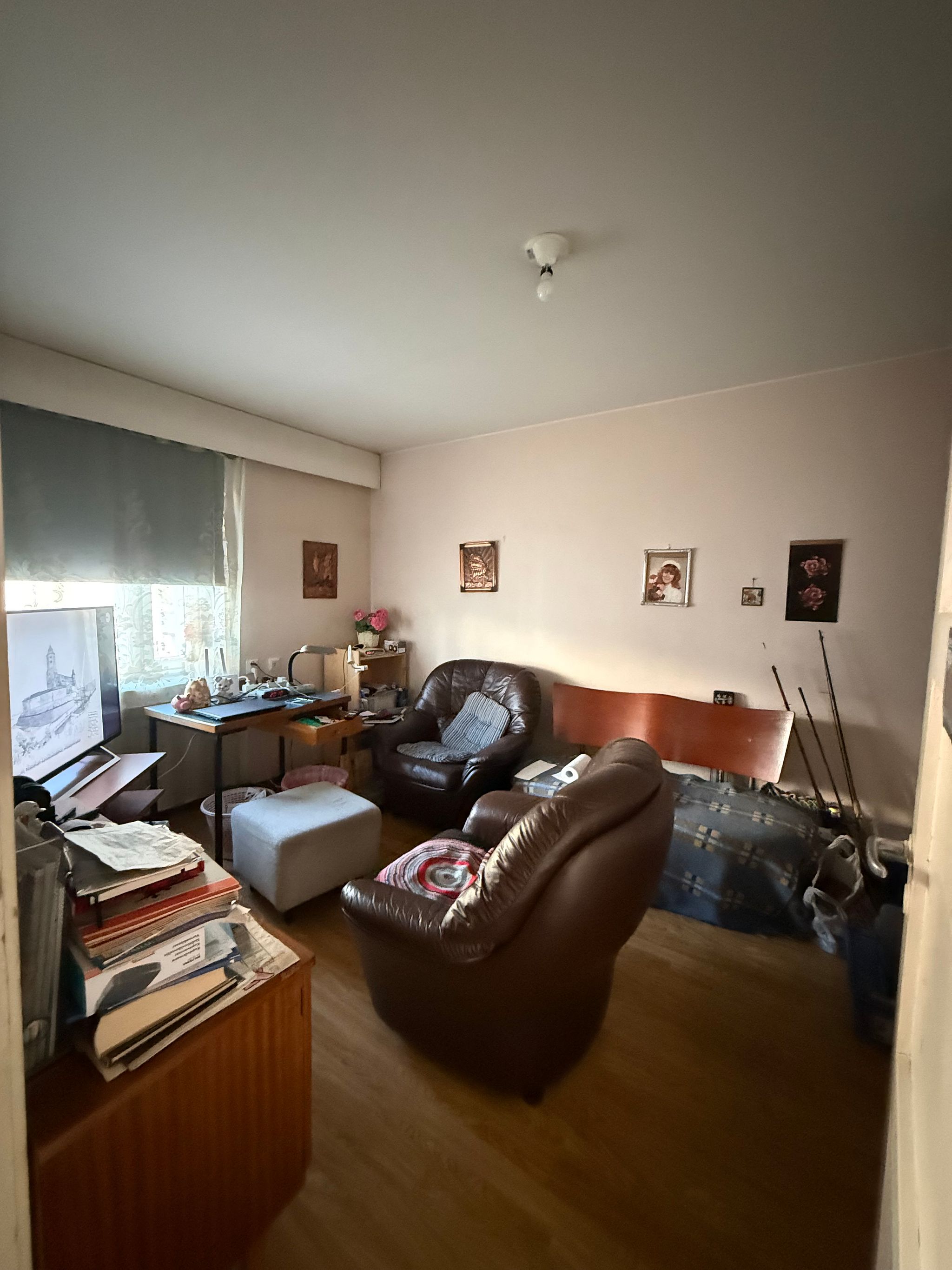 Image 8/10