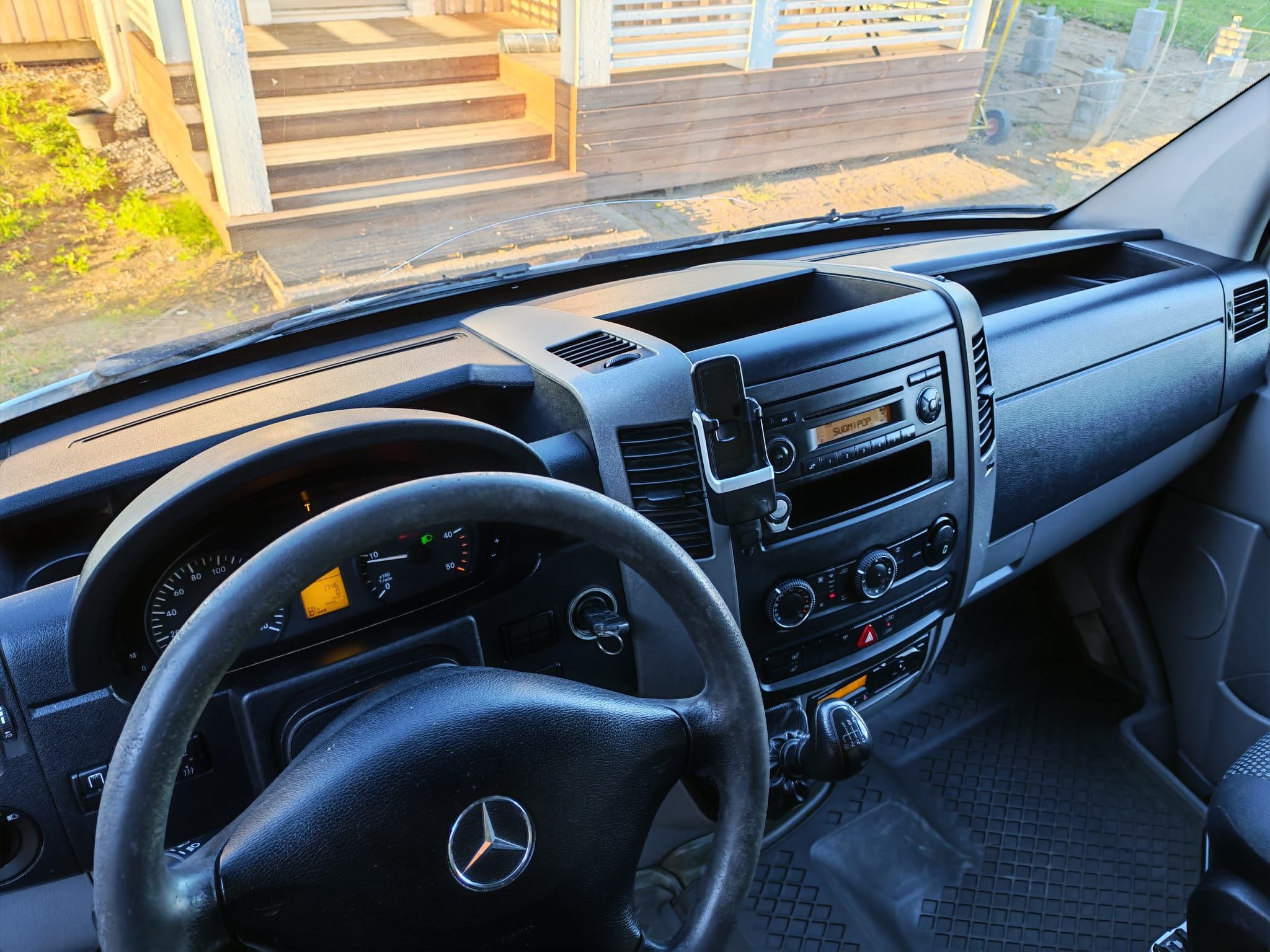 Image 7/9
