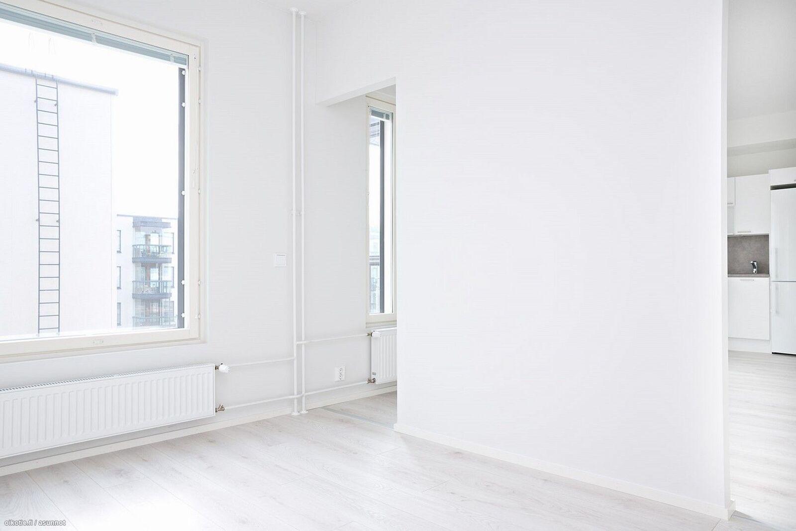 Image 7/19