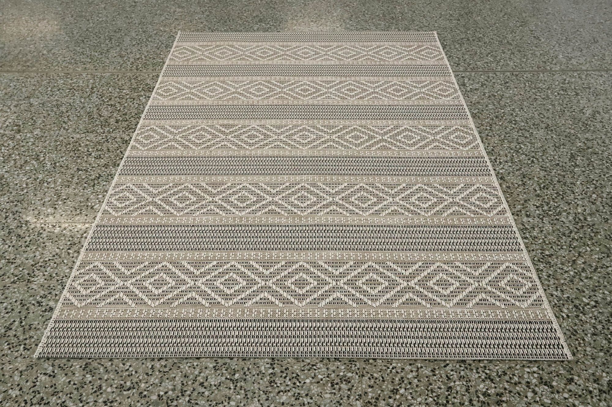Image 2/6