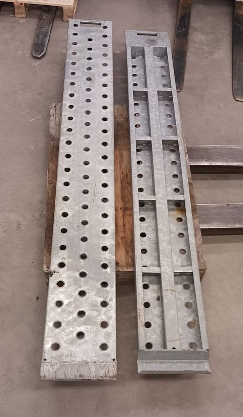 Image 2/4