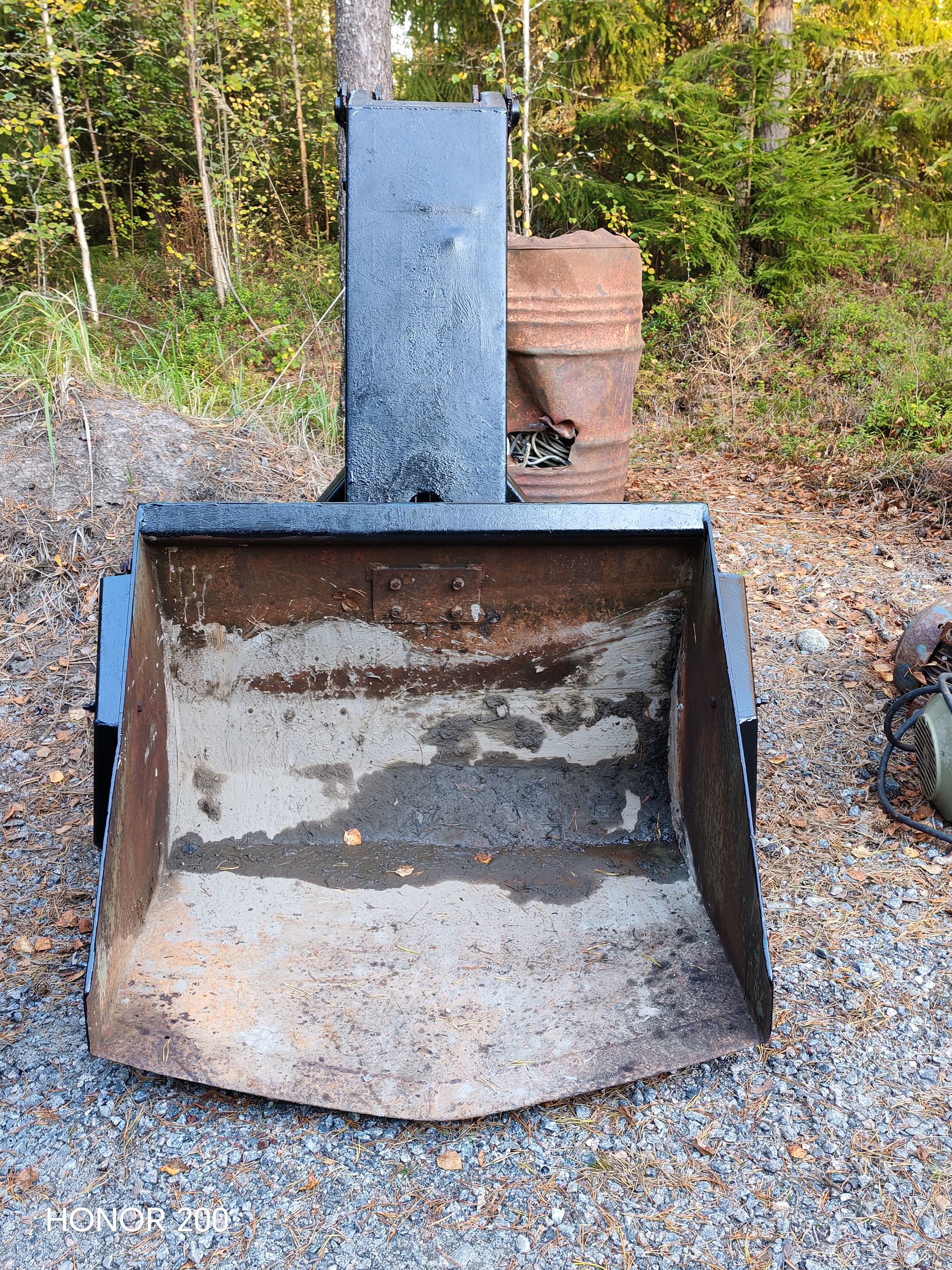 Image 2/8
