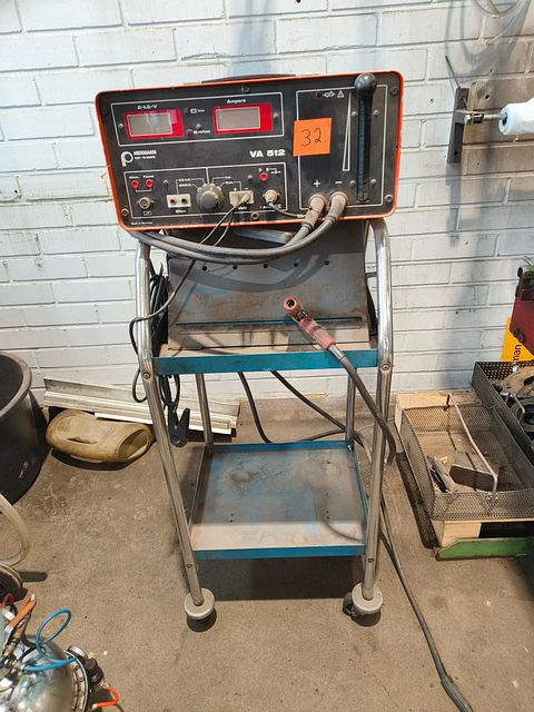 Image 1/8
