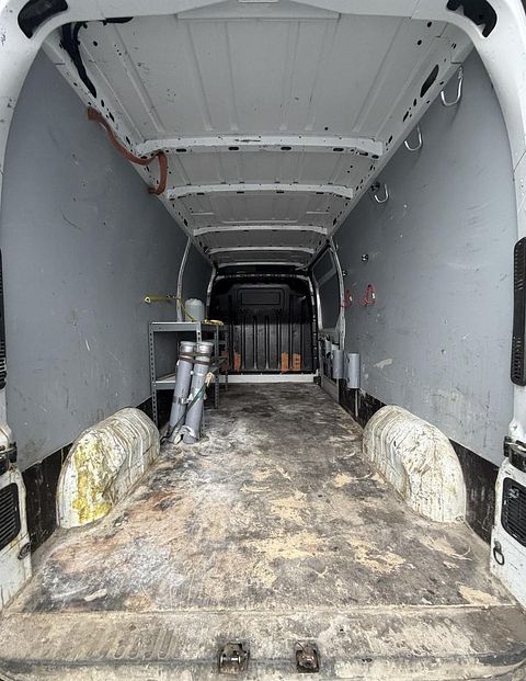 Image 15/19