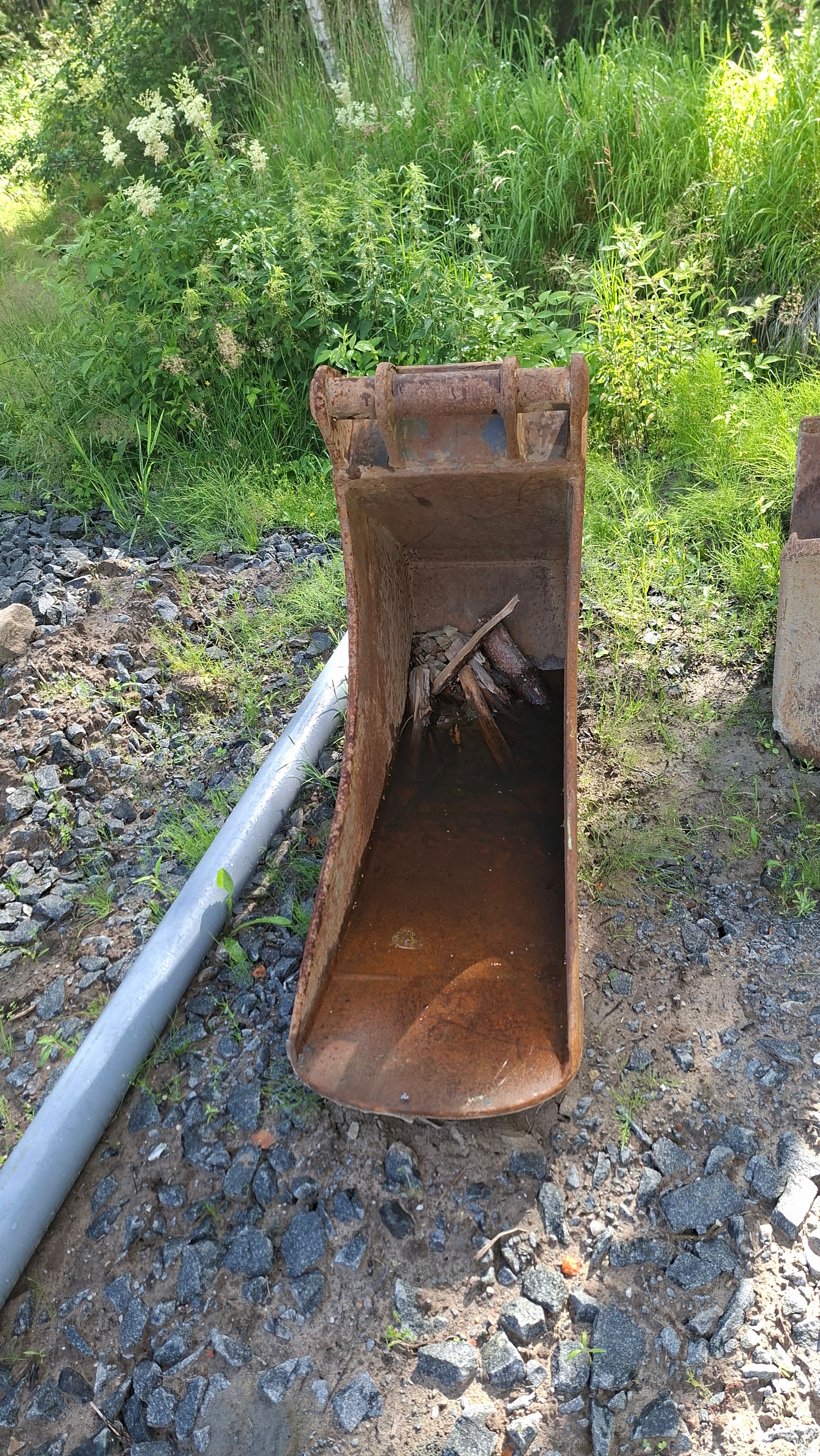 Image 1/2