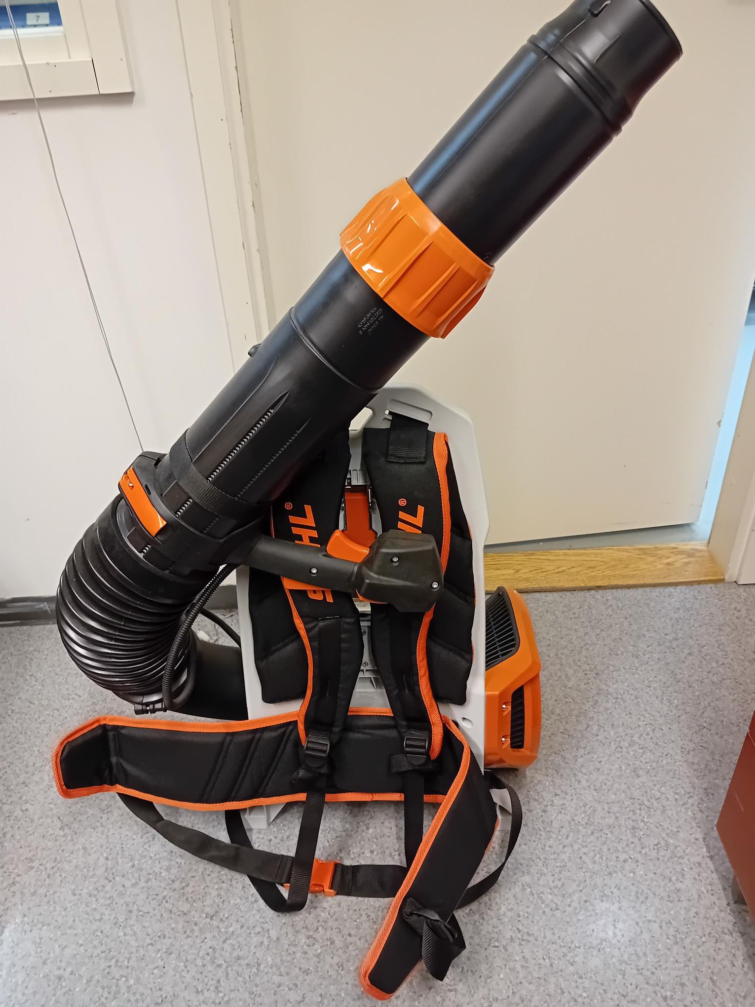 Image 1/2