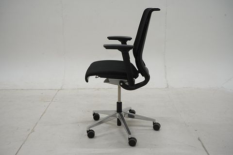 Image 3/8