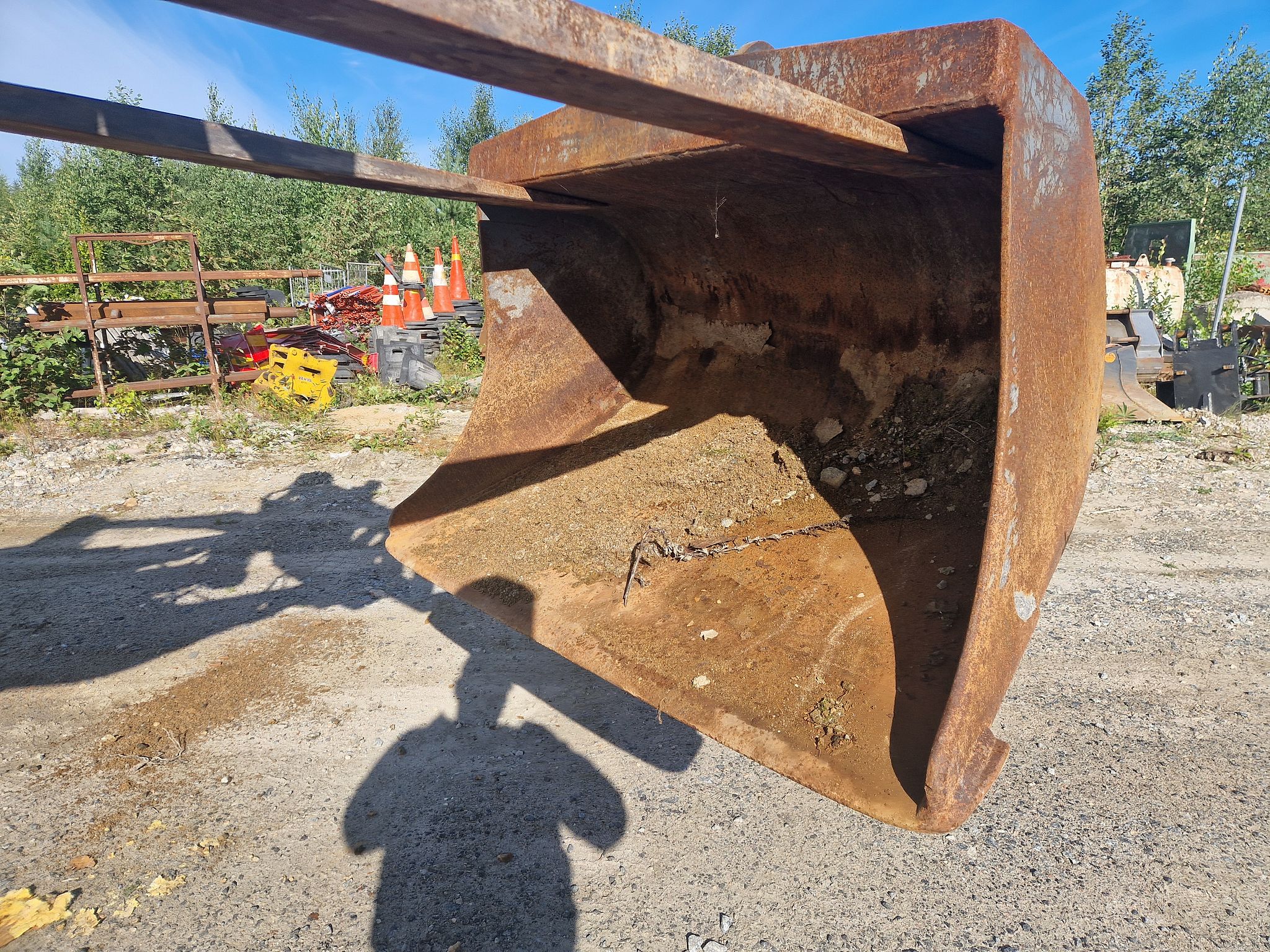 Image 2/4