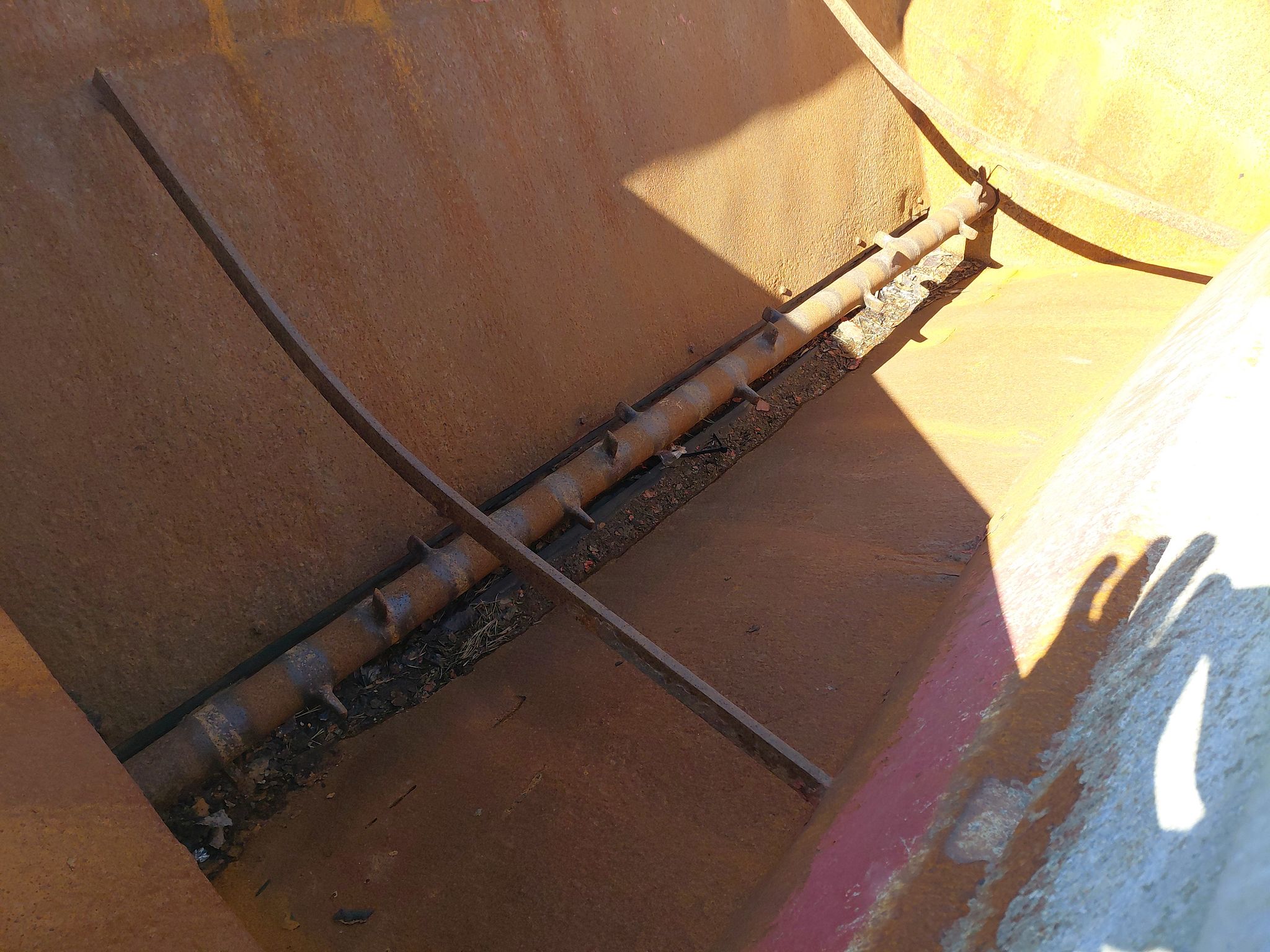 Image 4/6